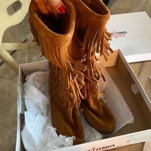 Minnetonka 3 layer fringe boot
